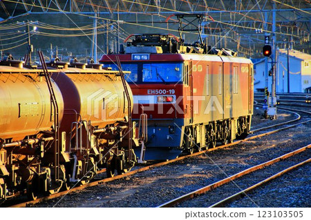 傳統貨運列車「安中貨運」即將終結－由電力機車EH500牽引 123103505