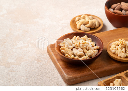 Mixed nuts Almonds Hazelnuts Cashews Walnuts Healthy Dried Fruit Flavored mixed nuts ナッツ Mixed nuts Almonds Hazelnuts Cashews Walnuts Healthy Dried Fruit Flavored mixed nuts ナッツ 123103662