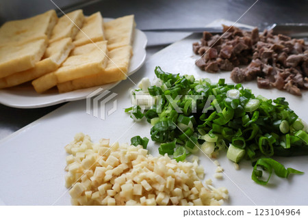 Beef tendon with chopped ginger and green onions on a cutting board Beef tendon with chopped ginger and green onions on a cutting board 123104964