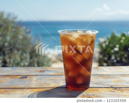 在海景咖啡廳喝冰茶 AI 圖像 在海景咖啡廳喝冰茶 AI 圖像 123105509