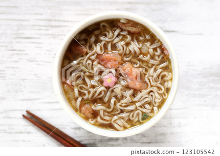 Tempura soba in a cup 123105542