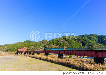 肥薩橙色鐵路線球磨川大橋熊本縣八代市渡町白拜八之路廣場 肥薩橙色鐵路線球磨川大橋熊本縣八代市渡町白拜八之路廣場 123105731