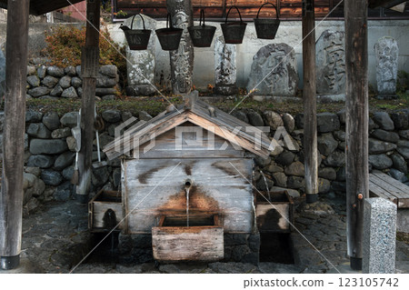 中山道奈良井宿的宮之澤水源 123105742