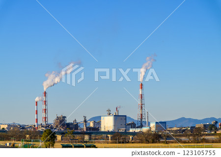 A view of the chimneys of a paper mill from the square. Hakuhai Hachinoji Square, Watarimachi, Yatsushiro City, Kumamoto Prefecture A view of the chimneys of a paper mill from the square. Hakuhai Hachinoji Square, Watarimachi, Yatsushiro City, Kumamoto Prefecture 123105755