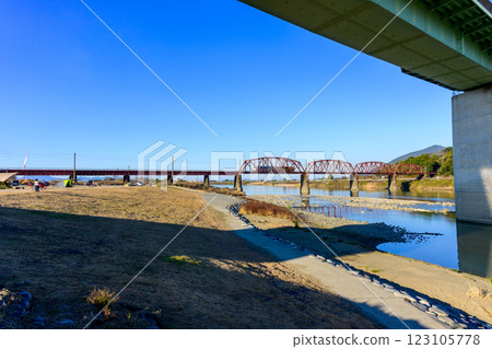 肥薩橙色鐵路線球磨川大橋熊本縣八代市渡町白拜八之路廣場 123105778