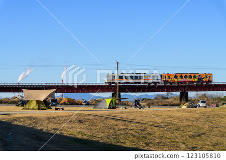 肥薩橙色鐵路線球磨川大橋熊本縣八代市渡町白拜八之路廣場 123105810