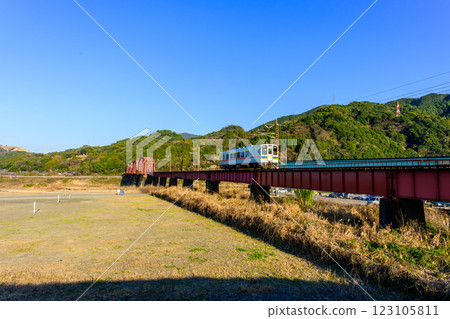 肥薩橙色鐵路線球磨川大橋熊本縣八代市渡町白拜八之路廣場 123105811