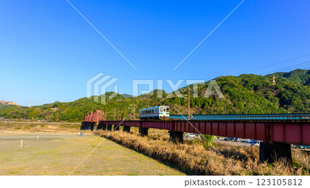 肥薩橙色鐵路線球磨川大橋熊本縣八代市渡町白拜八之路廣場 123105812