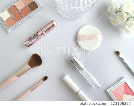 Spring color cosmetics image 123106253