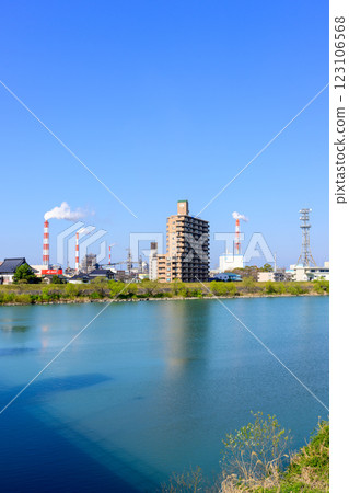 從球磨川分流堰新前川堰眺望八代市，藍天映襯下美景 123106568