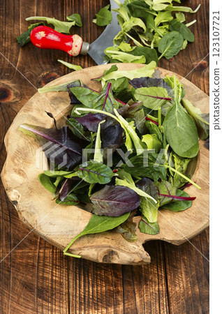 Vegan green salad, healthy freshness. 123107721