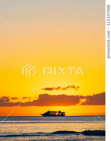太陽套夏威夷威基基海灘 123107986