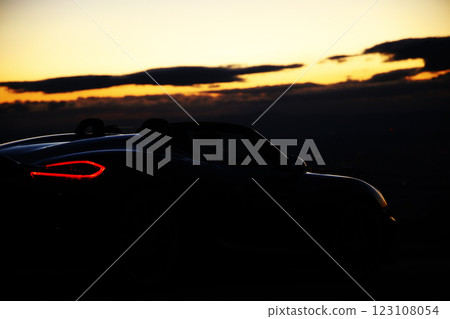 黃昏的黑色敞篷車 黃昏的黑色敞篷車 123108054