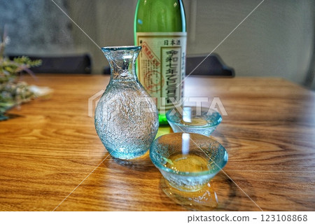 Sake and sake bottle, sake cup Sake and sake bottle, sake cup 123108868