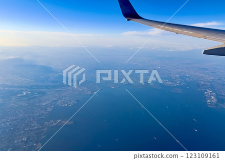 <Vehicle> Ise Bay as seen from an airplane heading from Takamatsu to Haneda 123109161