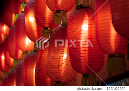 Red Chinese Lanterns in a Traditional Setting 123109331