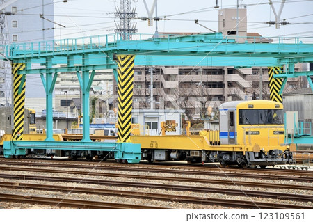 Kiha 97 在笠寺站鐵路中心裝載鐵軌 Kiha 97 在笠寺站鐵路中心裝載鐵軌 123109561