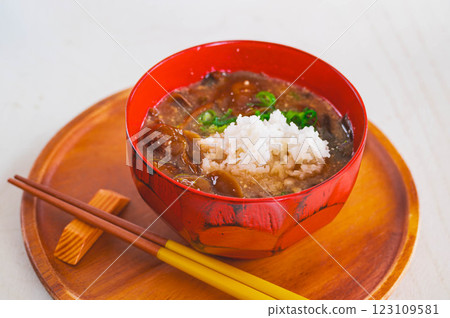 Nameko Miso Soup with Spicy Radish 123109581