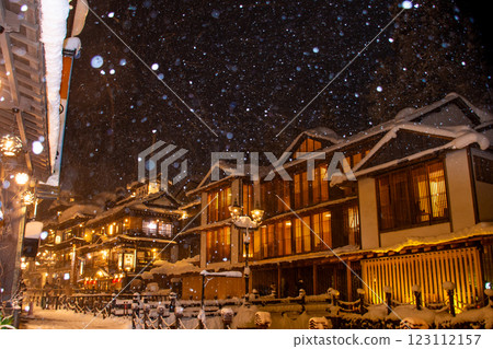 The snowing Ginzan hot spring 123112157
