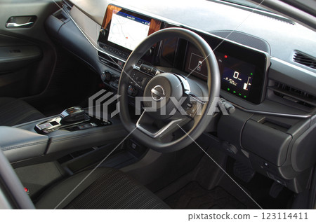 The driver's seat of the latest series hybrid compact car 123114411