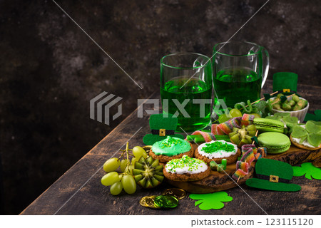 St. Patricks Day party food, green beer and shamrock 123115120
