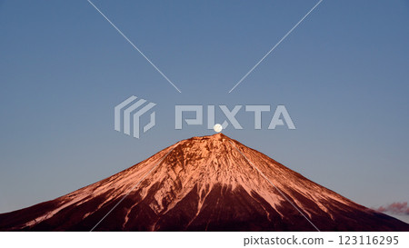 Pearl Fuji (Red Fuji) in Shizuoka Prefecture Pearl Fuji (Red Fuji) in Shizuoka Prefecture 123116295