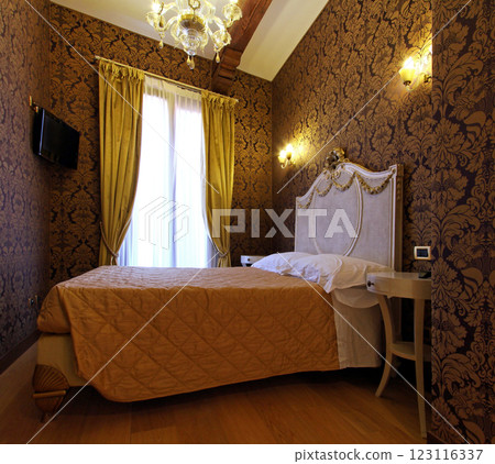 Rococo bedroom 123116337