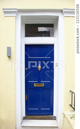 Blue door Blue door 123116508