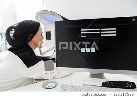 Skin analysis process using advanced technology in a beauty clinic 123117550