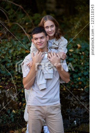 Embracing Teen Love in the Greenery of the Park. 123118143