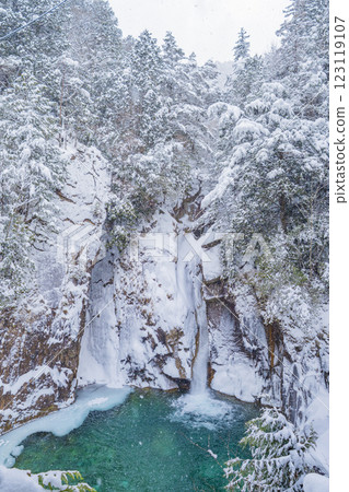 Winter scenery of Kakizore Valley, Minami Kiso Town, Nagano Prefecture Winter scenery of Kakizore Valley, Minami Kiso Town, Nagano Prefecture 123119107