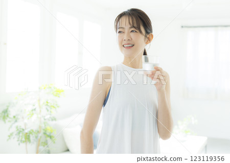 Middle woman drinking water Middle woman drinking water 123119356