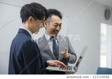 A businessman giving a presentation 123119388