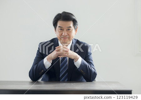 Businessmen having a meeting 123119429