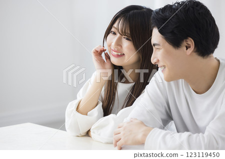 Men and women laughing looking up 123119450