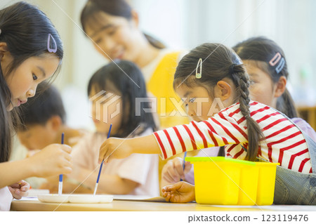 Art class after-school care image 123119476