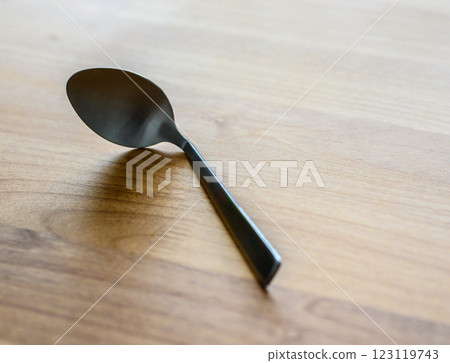 Bent spoon 123119743