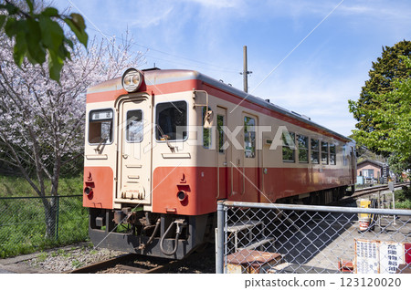 Isumi Railway Otaki Station garage 123120020