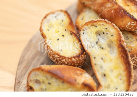 芝麻麵包的圖片(庫存照片) 芝麻麵包的圖片(庫存照片) 123120452