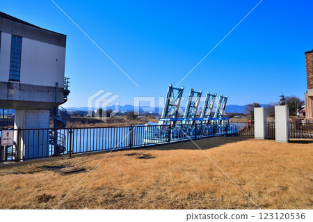 深谷市六石水渠附近的荒川幹流美景 深谷市六石水渠附近的荒川幹流美景 123120536