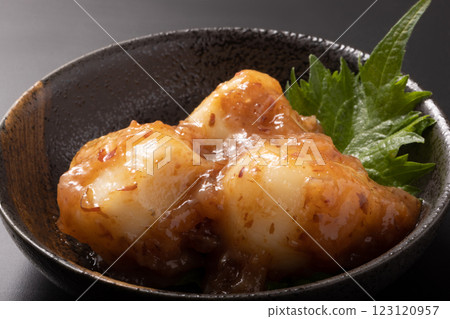 Nanko plum and garlic (pickled in soy sauce) 123120957