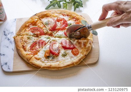 Homemade margherita pizza sliced 123120975