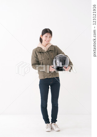 戴頭盔的女騎手 戴頭盔的女騎手 123121916