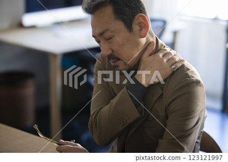 Middle-aged man with stiff shoulders 123121997