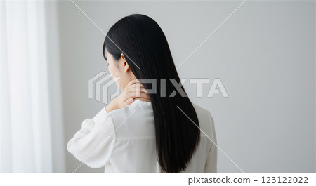 Woman with neck pain, straight neck, hernia 123122022
