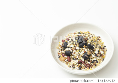 白色背景下的小米 123122912