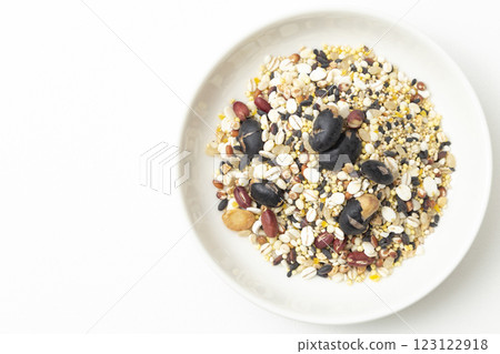 白色背景下的小米 123122918