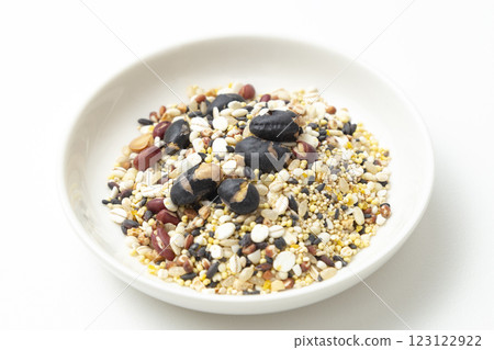 白色背景下的小米 123122922