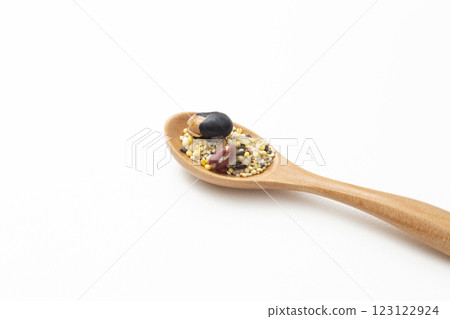 白色背景下的小米 123122924