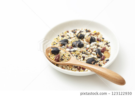 白色背景下的小米 123122930